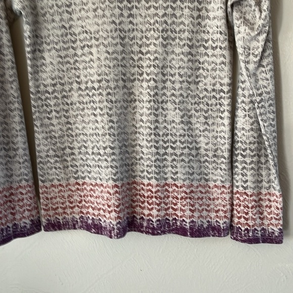 Eddie Bauer Ribbed Split V Neck Long Sleeve Chevron Size M Gradient Colors - Picture 7 of 13